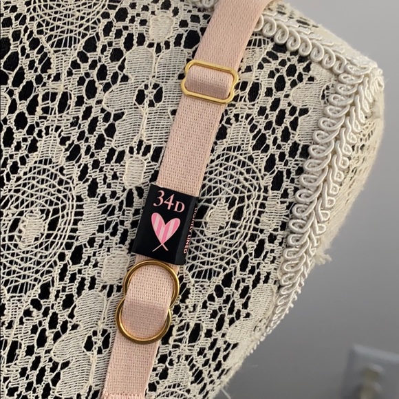 Bras - Picture 2 of 5